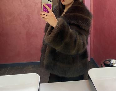Шуба (визуально — темно-коричневый, с мягким переливом). Модель