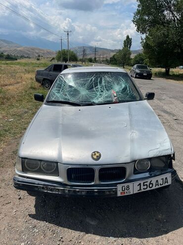 домкрат для машины: BMW 1 series: 1991 г., 2 л, Механика, Бензин, Седан