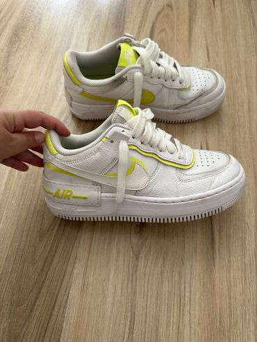 Patike i sportska obuća: Nike, 38.5, bоја - Bela