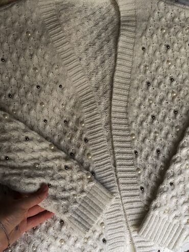 toxunma jaket: Səliqəli bej,ağ rənglərində jaket. Gündəlik istifadə üçün uyğundur