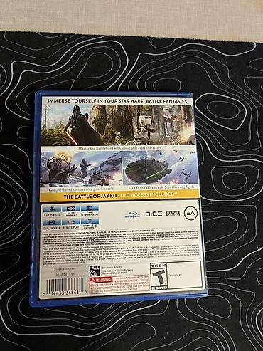 ps4 oyun disk: PS4 üçün **Star Wars Battlefront** oyun diski. Diskdə problem yoxdur — 2