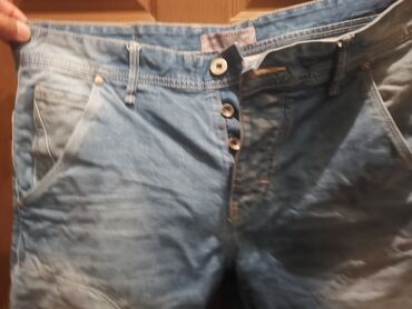 женские джинсовые шорты по колено: Шорты M (38), L (40)