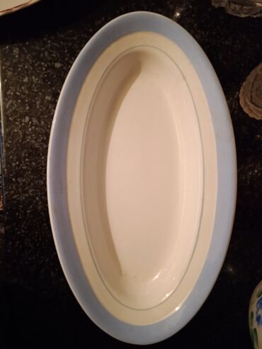 бу тарелки: Тарелка овальная, каждая 50 сом