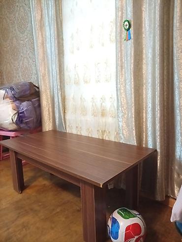dairevi masa: Ağac teksturalı, düzbucaq formalı çoxməqsədli masa. - Material — 1