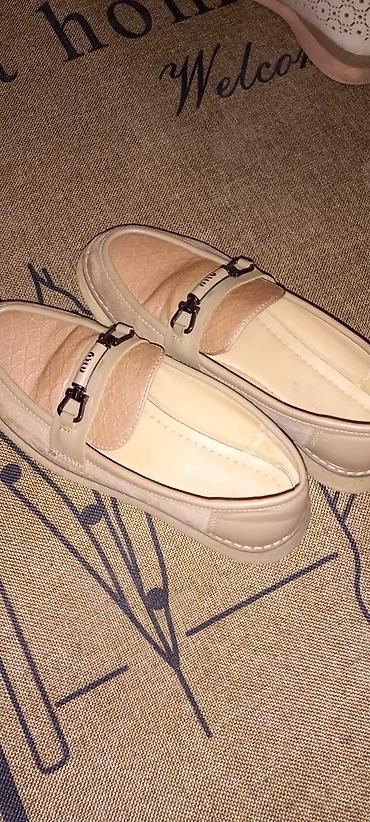 ugg bakü: Bej rəngli qadın mokasinləri - Model: klassik loafer/mokasin - Rəng — 2