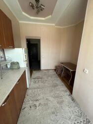 суточный квартира ош зайнабидинова: 2 бөлмө, Менчик ээси, Чогуу жашоосу жок, Толугу менен эмереги бар