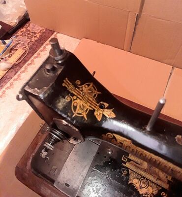 Qədim tikiş maşınları: Qədimi tikiş maşını "Qosşveymaşına" satılır.SSRİ 1923-25 illər.İşlək — 9