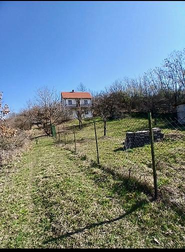 garaze: Plac blizu Beograda, posle Bariča, kraj Mislodjina, 10 ari, blaga — 1