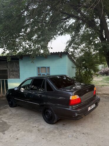 дом на колосах: Daewoo Nexia: 2004 г., 1.6 л, Механика, Бензин