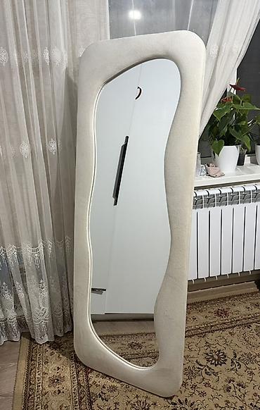 декоративные ножки: Напольное зеркало с фигурной рамкой — 1