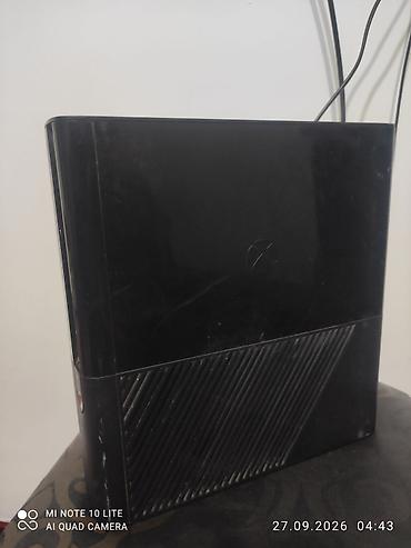 xbox 360 lt 30 бу: Игровая консоль Xbox 360 (версия Slim/E) в черном корпусе. - Подходит — 4