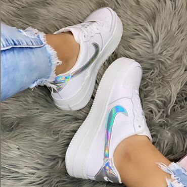 Patike: Nike air force patike

Novo
Brojevi 36 do 46

fb Moja Kupovina 1 — 8