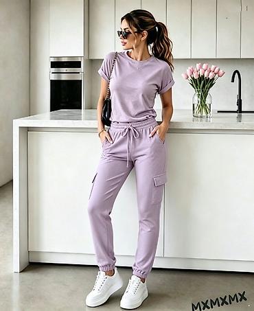 papuce cupave: Ženski dvodelni trenerka komplet – majica + pantalone sa džepovima — 2