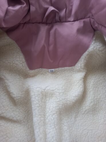 теплая зимняя кофта: Детская зимняя куртка с капюшоном, рост 130. - Теплая подкладка из