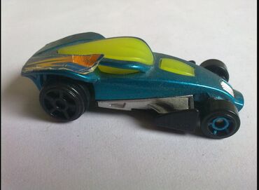 Sport i hobi: *Mattel McD 2006* autic ima dva tockica u sredini koja po zelji mogu
