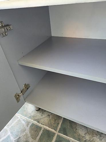 Ormari: 2 Siva dvokrilna ormana sa policama - Materijal: pločasti materijal — 9