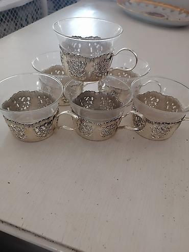 ikea vakum drzaci: Set od 6 staklenih šoljica sa metalnim (srebrnkastim) držačima/dekorom — 1