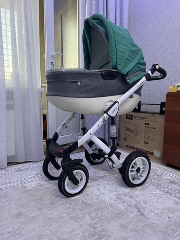 bene baby коляска: Коляска, цвет - Серебристый, Б/у