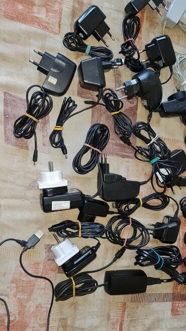 Punjači: Razni punkaci za stare telefone, sve iz kolekcije duplikati.cena za na lalafo.rs — 12 Punjači: Razni punkaci za stare telefone, sve iz kolekcije duplikati.cena za — 12