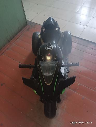 Uşaq üçün elektrik maşınları: Uşaqlar üçün elektrikli üçtəkərli motosiklet – H2R tərzində - Rəng — 5
