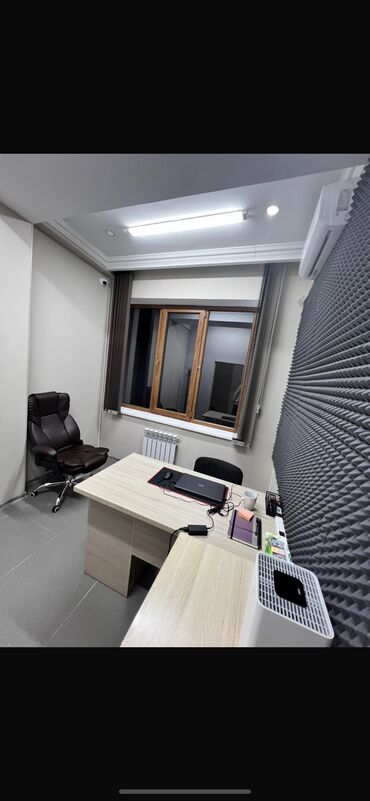 офис сниму: Сдаю офисное помещение по кабинетам Логвиненко/Боконбаева 2 этаж на 2