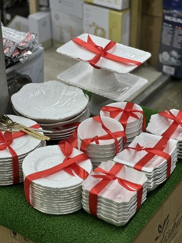 фарфоровые посуды: Наборы столовой посуды из фарфора/керамики в классическом белом цвете