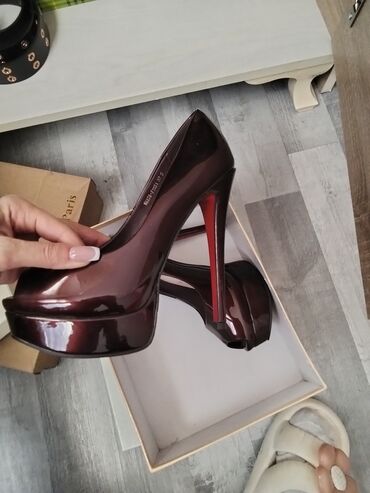 Tuflilər: Hündür dabanlı qadın tufliləri – platformalı, stilet tipli daban — 1