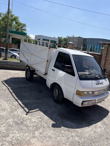 Nissan: Nissan Vanette: 1992 г., 2 л, Механика, Дизель, Бус