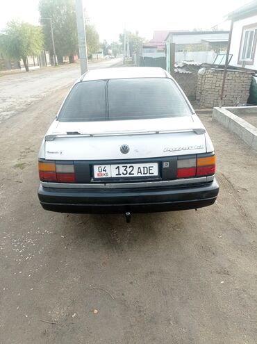 Volkswagen: Volkswagen Passat: 1989 г., 1.8 л, Механика, Бензин, Седан