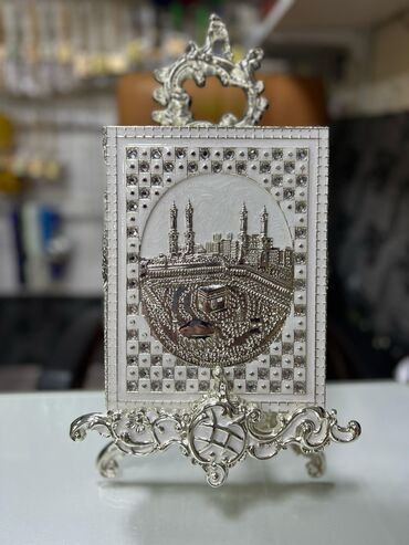 Dini kitablar: .Demir quran qablari 80 manatdan baslayir. Plastik quran qablâri 50 — 3