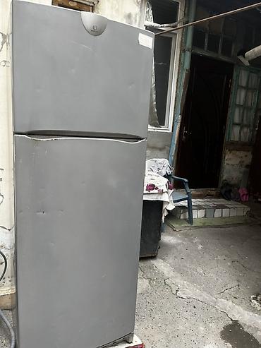 indesit ds 4160 s: İki qapılı soyuducu – üstdə dondurucu,altda soyuducu Rəng: metalik — 1