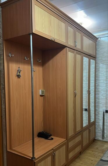 plasmas şkaflar: Dəhliz mebeli satılır.Mebel çox yaxşı veziyyetdedir.Buyurub maraqlana