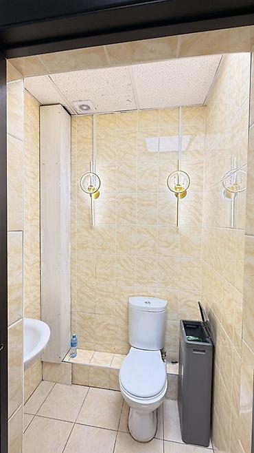 7 мкр: Сдаю Офисный кабинет: 15 м², В бизнес центре, С ремонтом, Первая линия — 10