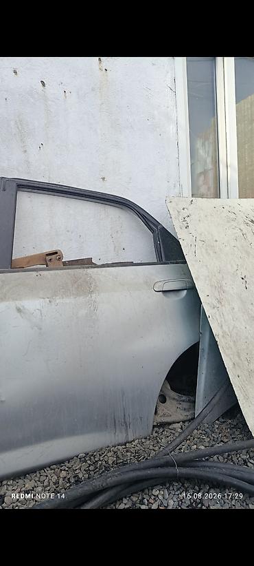 Дверь Передняя левая Honda, Б/у, Оригинал at lalafo.kg Дверь Передняя левая Honda, Б/у, Оригинал
