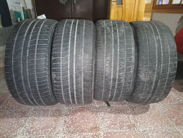 teker cixardan: İşlənmiş Şin Pirelli 295 / 40 / R 22