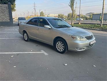 тает: Toyota Camry: 2003 г., 2.4 л, Автомат, Бензин, Седан — 2