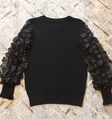 женские свитера с косами: Женский свитер S (EU 36), цвет - Черный