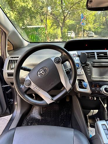 byd e1: Toyota Prius: 2012 г., 1.8 л, Вариатор, Гибрид, Универсал — 6