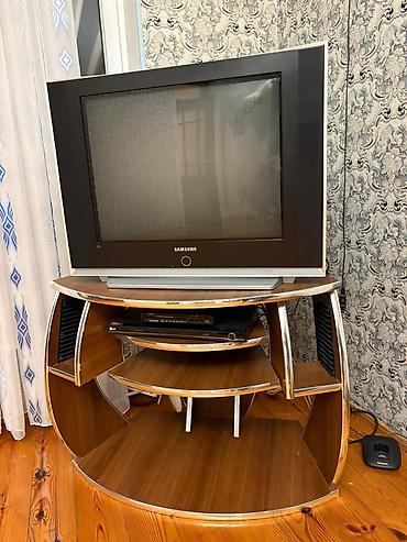 qabaq ustol: İşlənmiş, Düz TV altlığı, Polkalı, Taxtalı — 1