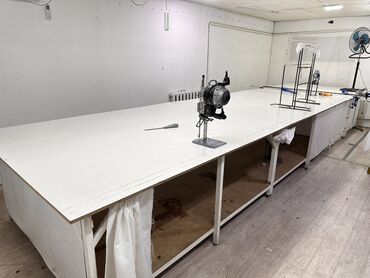 рабочий стол для кухни: Кийим бычуучу үстөл, түсү - Ак