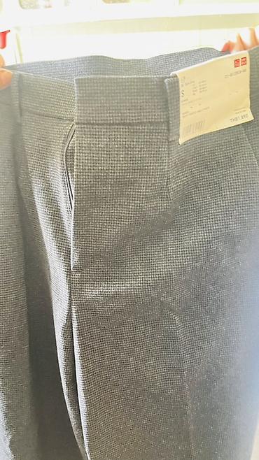 Брюки: Женские укороченные брюки Uniqlo Smart Printed Ankle Pants - Модель — 3