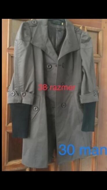 Dəstlər, kostyumlar: - Kəsmə naxışlı qədəh dəsti: 5 ədəd şüşə qədəh. Hər birinin üzərində — 9