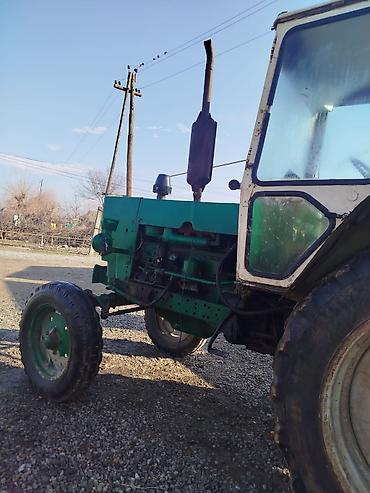 Traktorlar: Yaşıl rəngli kabinəli traktor - Kabin: metal karkaslı, geniş ön şüşə — 3