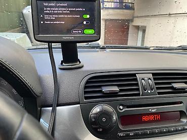 kettles: TomTom navigacija za automobil, montirana na komandnoj tabli i — 1