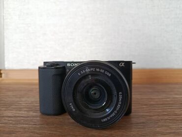 оборудование для фото: Sony Alpha ZV-E10, выполненная в черном цвете, предлагает