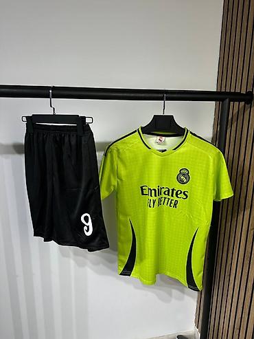 united: Футбольная форма Real Madrid с шортами, выполненная в ярком салатовом — 2