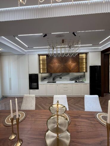 срочно продаётся 1 комнатная квартира в районе ошского рынка по улице молодая гвардия токтогула: 3 бөлмө, 121 кв. м, Элитка, 1 кабат, Дизайнердик ремонт