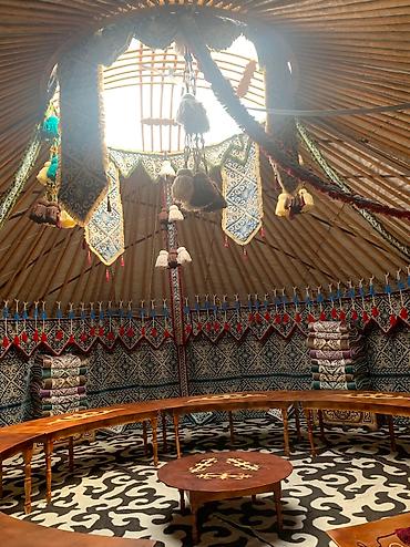 Аренда юрт: Аренда юрты, Каркас Деревянный, 85 баш, Стол — 18