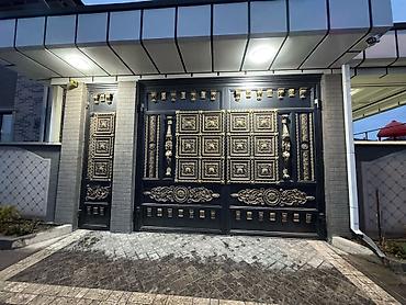 Распашные ворота: Металлические распашные ворота с калиткой (модульные панели) - — 127