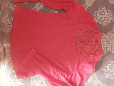 Cinslər: Her biri gozel az geyinilmiw serin saxliyan materiallari var her